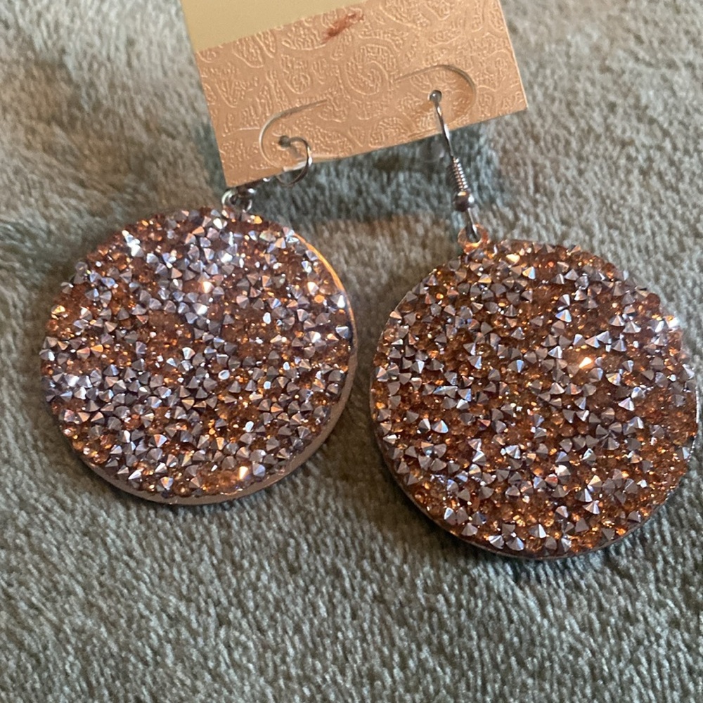 Bedazzled rose pink and silver earrings! - Picture 2 of 4